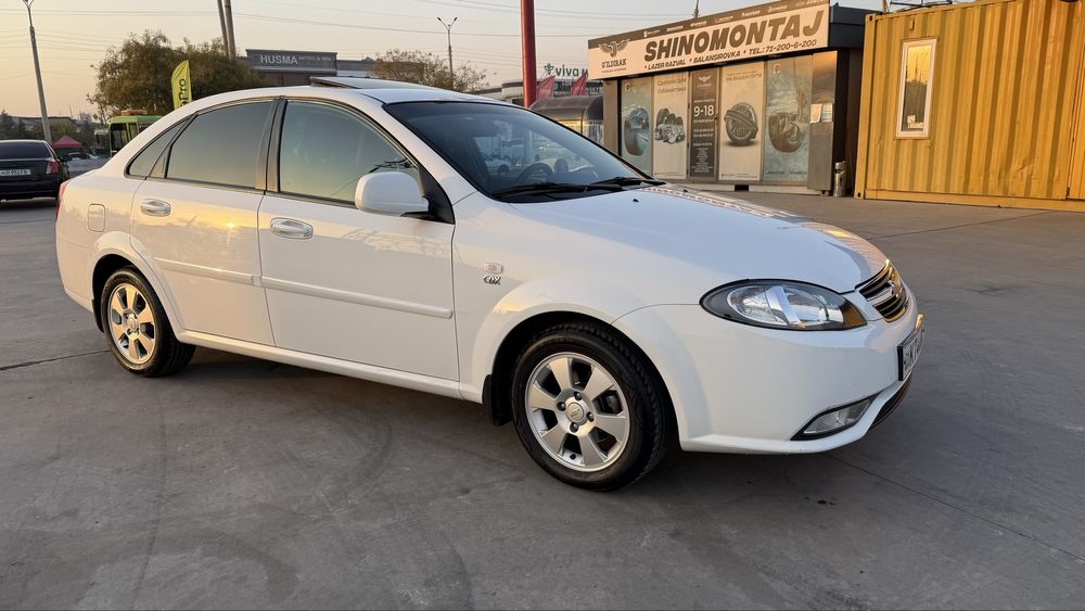 Gentra 3 позиция  152000 км мерс 204 салон, шумка боган, идеал. Метан