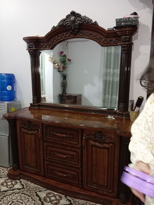 Мебель комплект яхши холатда