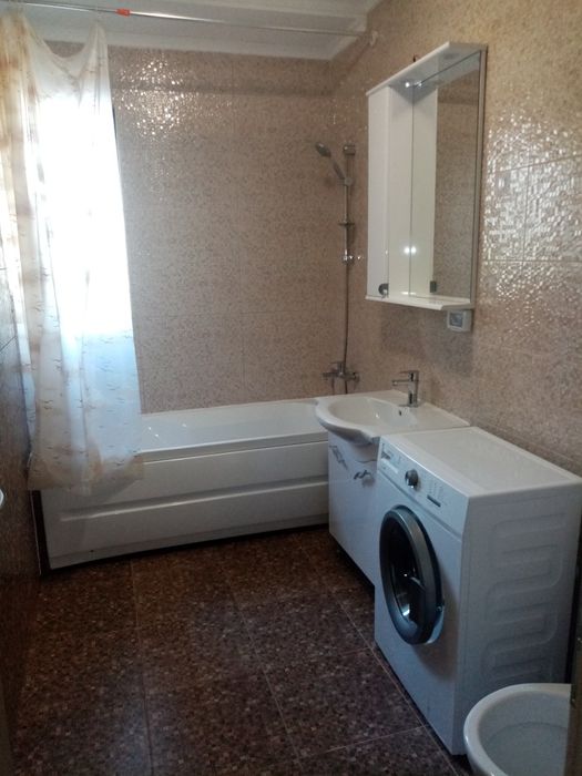 Închiriez apartament