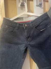 Продам джинсы мужские, возможна бесплатная доставка по городу