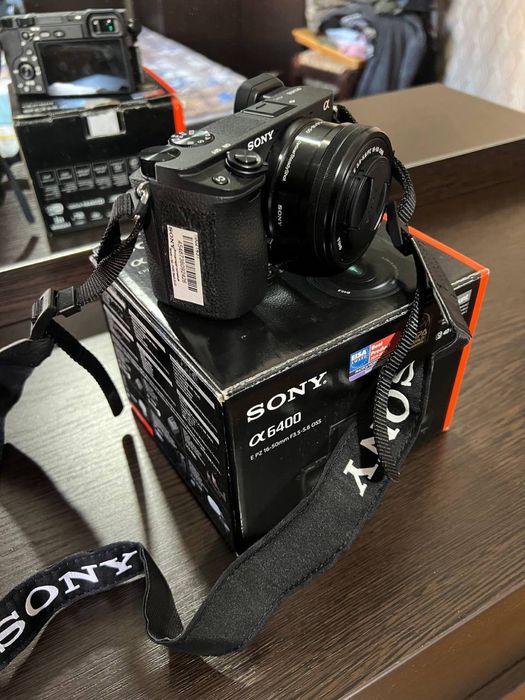 Продается Камера sony a6400 с обьективом 16-50мм как новый