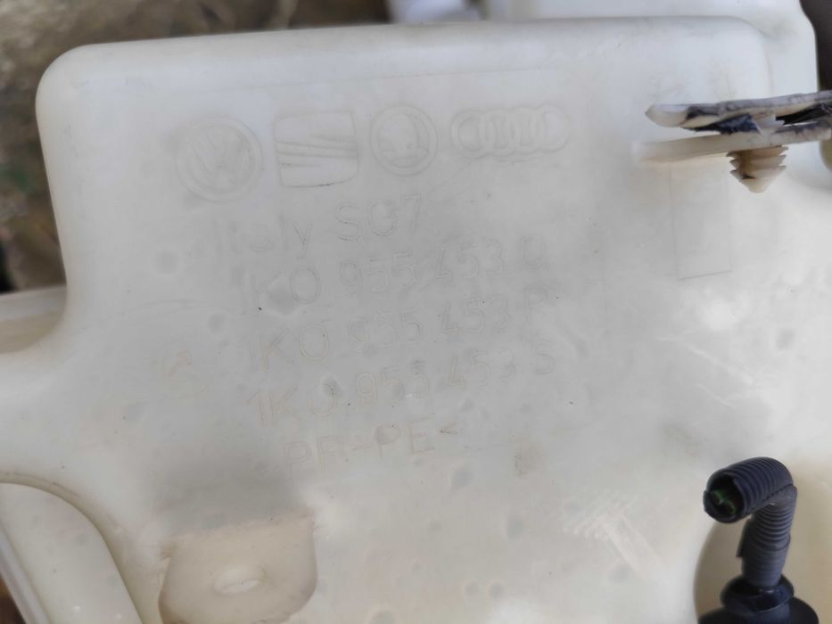 Казанче за чистачки VW Голф 5