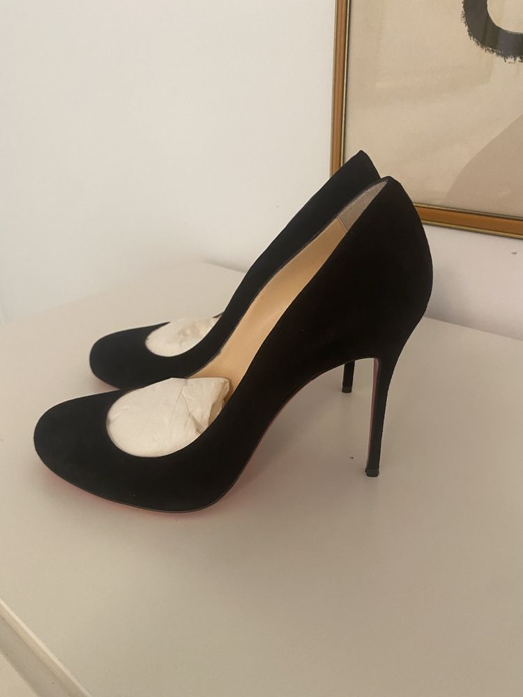 Cristian Louboutin, pantofi toc 10 cm, piele intoarsa.