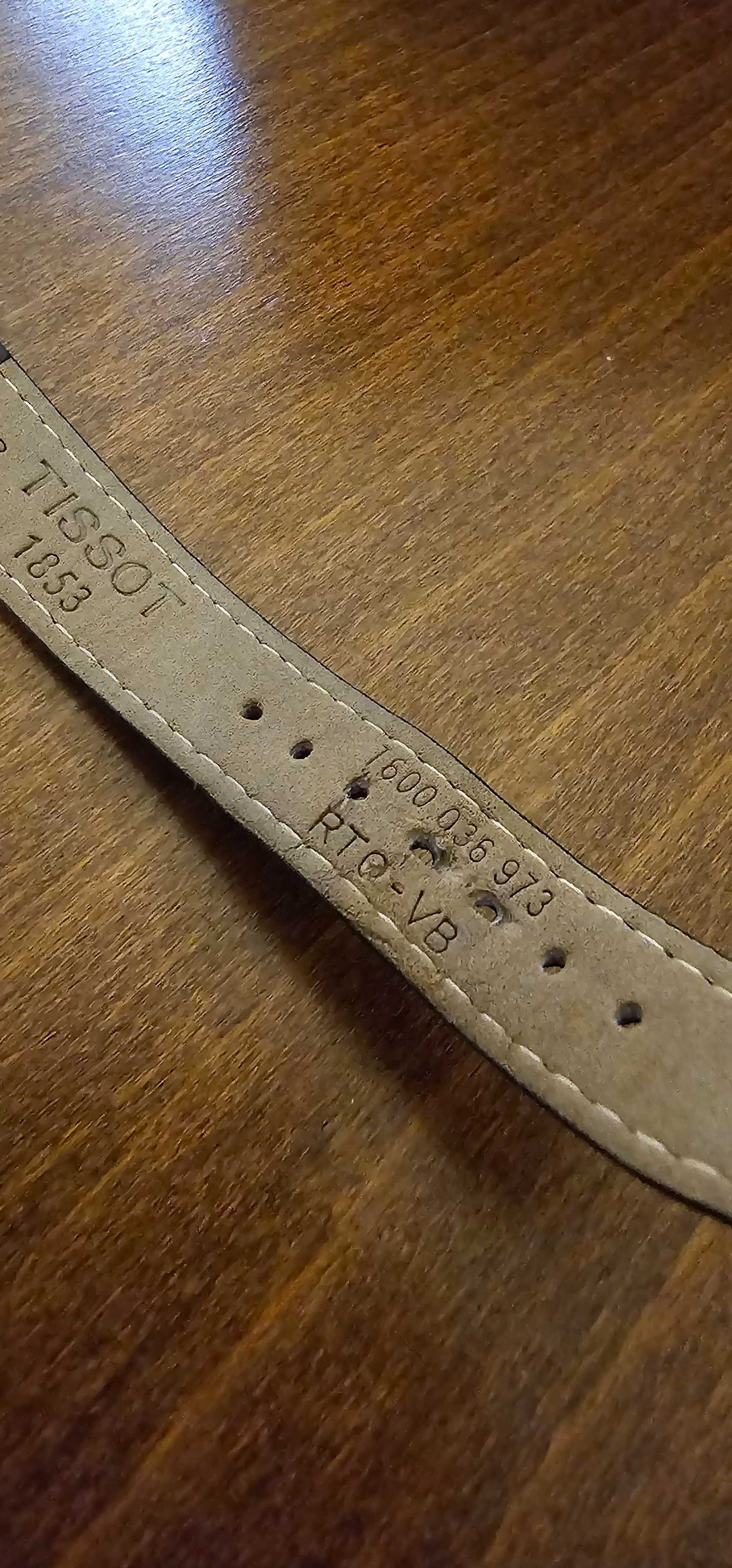 Дамски кварцов часовник с кожена каишка Tissot
