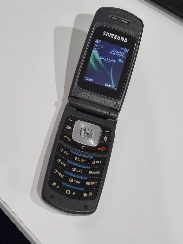 Telefon Samsung SGH-B320 cu încărcător original..