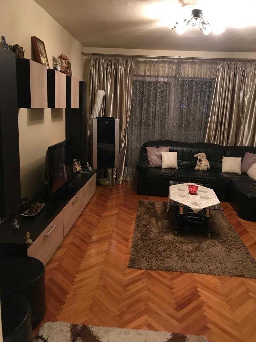 Vand apartament 4 camere,zona 300 cu vedere spre faleza Muresului