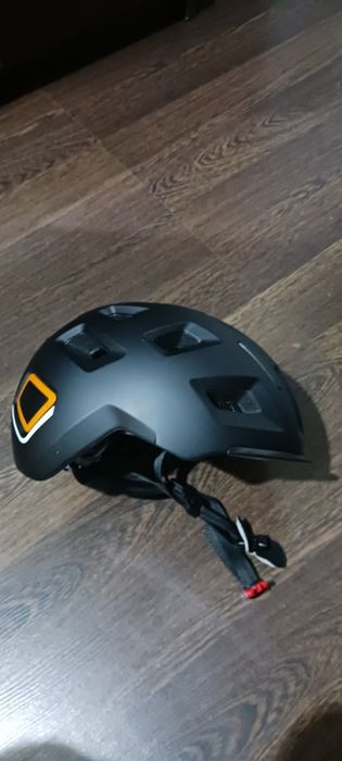 Casca de protectie cu semnalizare,poziție.Trotineta,bicicleta
