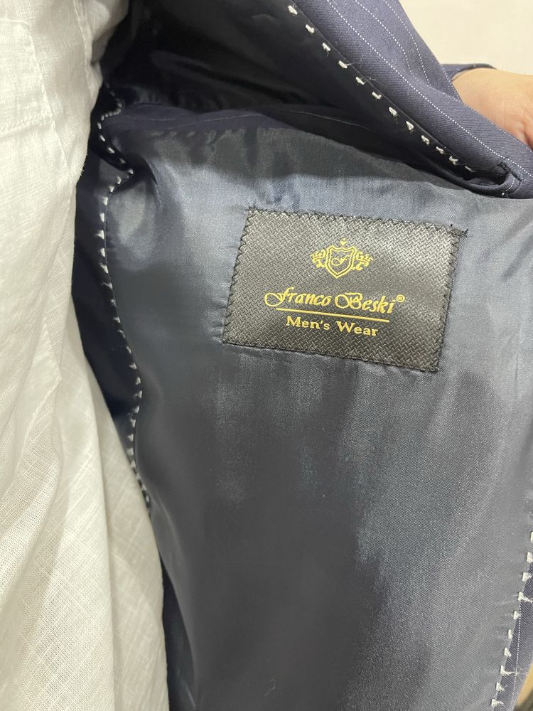 Продам костюм в отличном состояний 20 тысяч