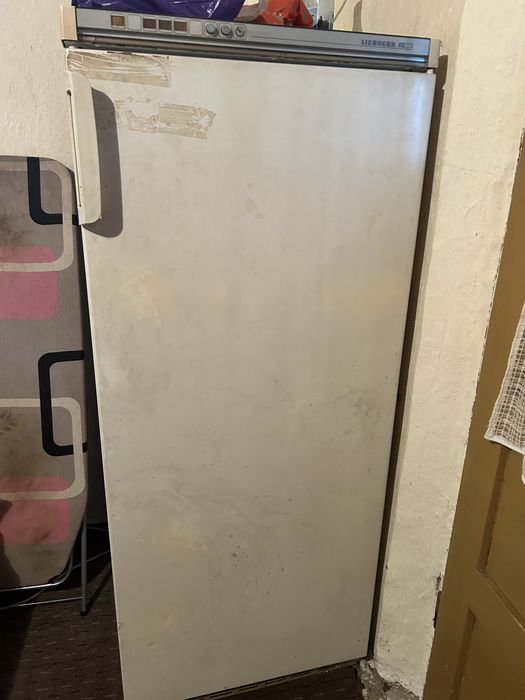 Vand congelator cu 7 sertare.