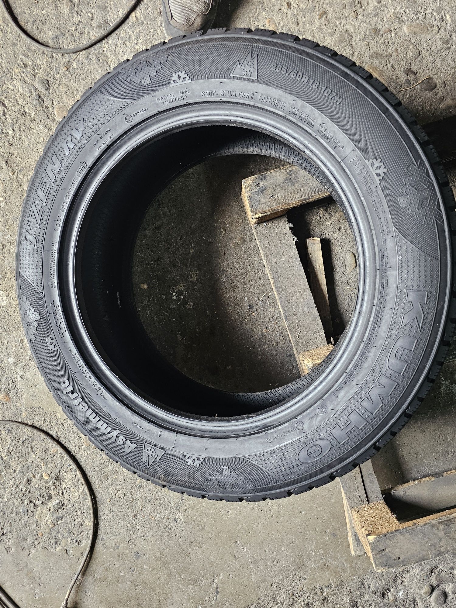 2 anvelope iarna 235 60 18 Kumho