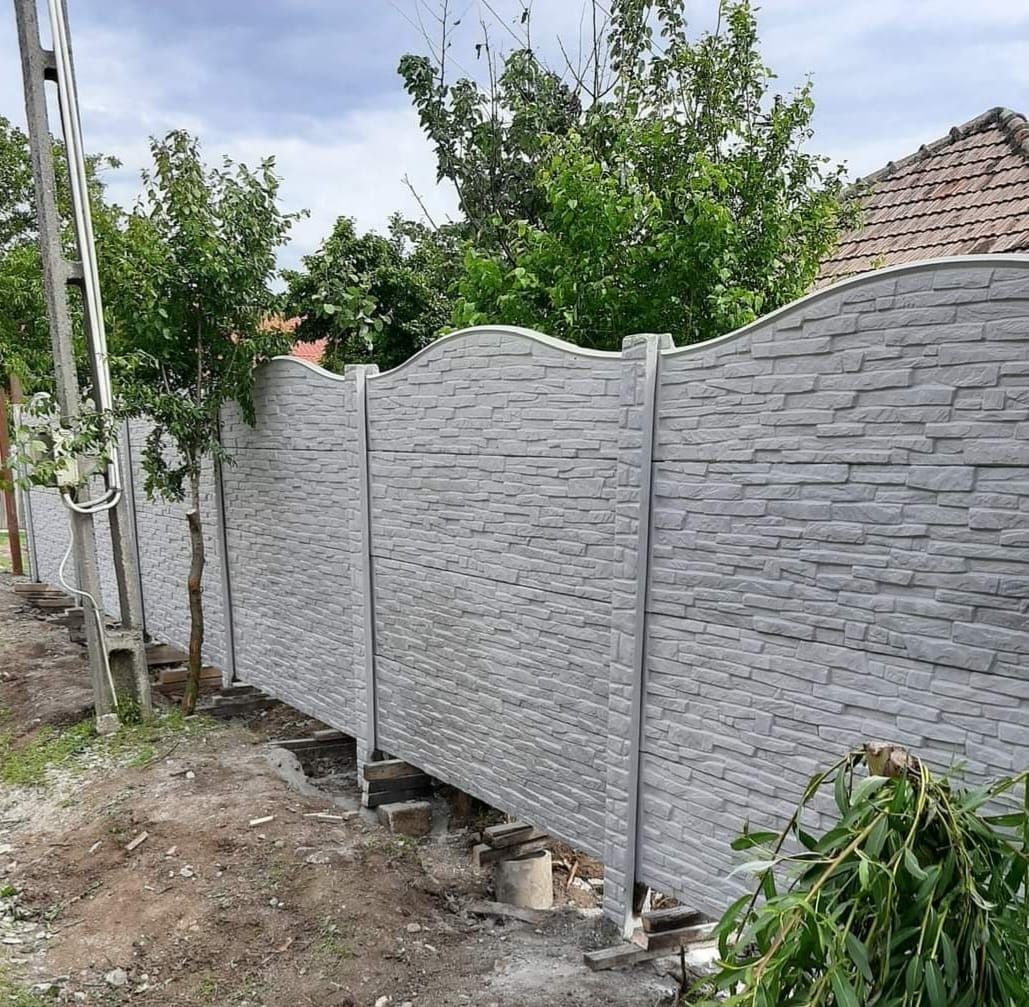 Gard beton din placi prefabricat