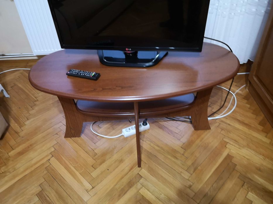 Masuta sufragerie impecabila, lemn si mdf furniruit