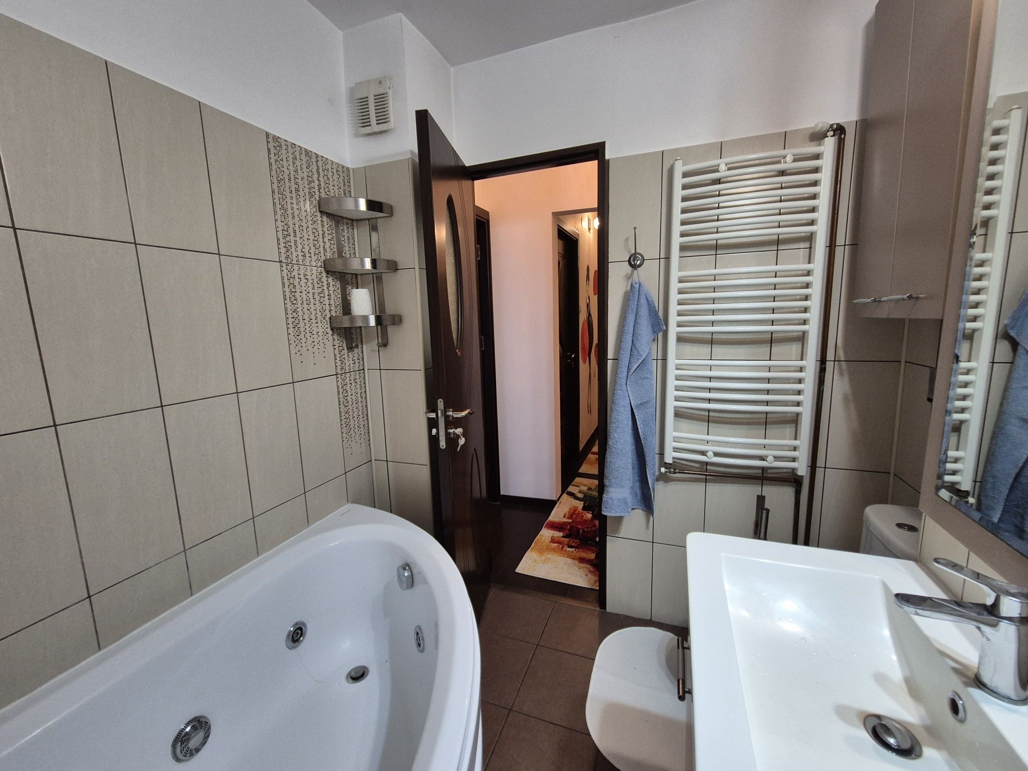 Particular - Apartament 4 camere complet mobilat si utilat.