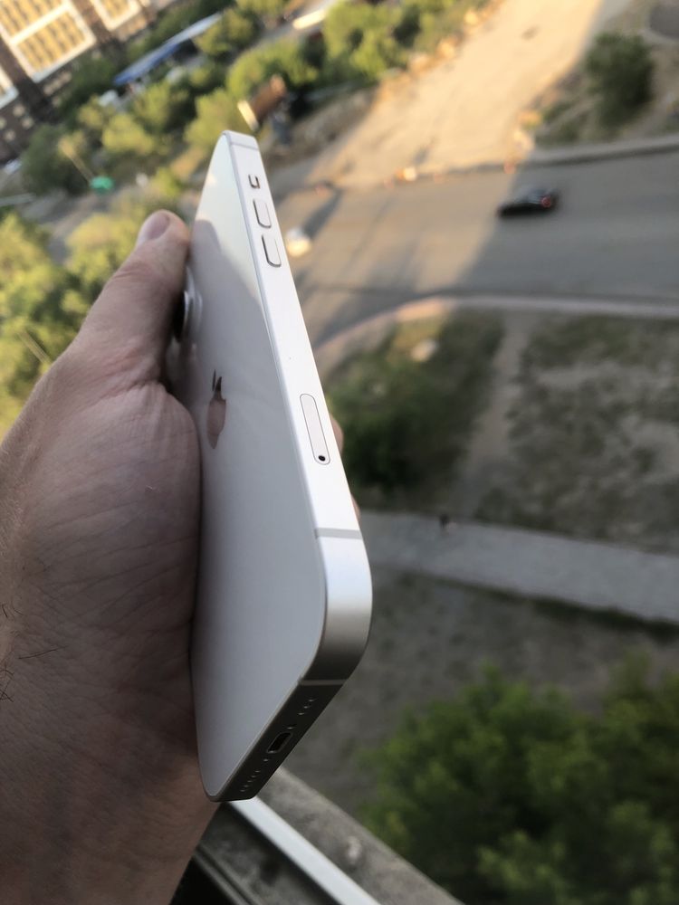 IPhone 13 128gb два мес, акб100