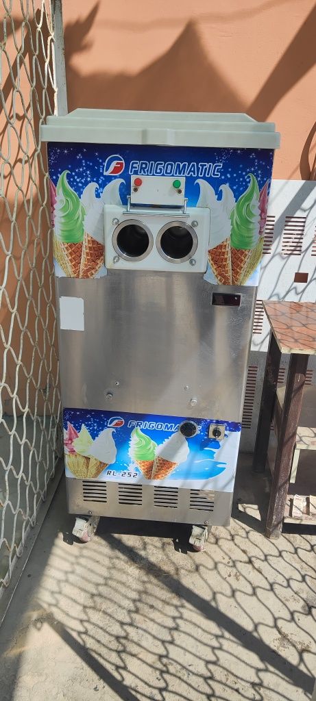 Freezer sotiladi