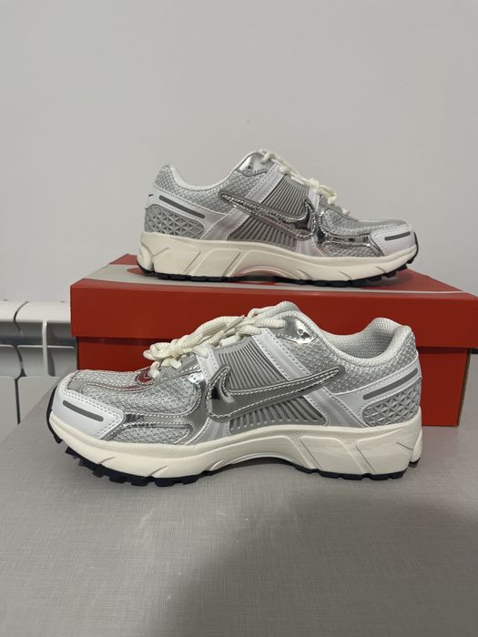 Nike vomero 5 silver