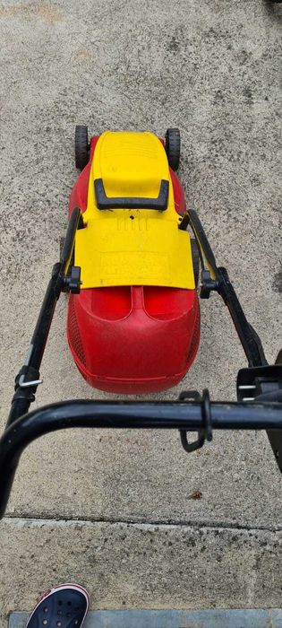 Masina de tuns iarba