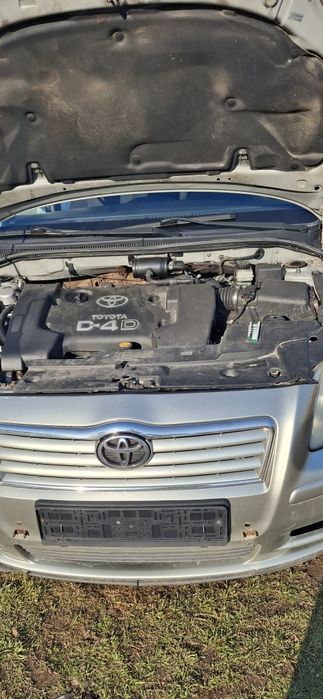 Dezmembrez Toyota avensis t25 2l dizel 2004. 116cp