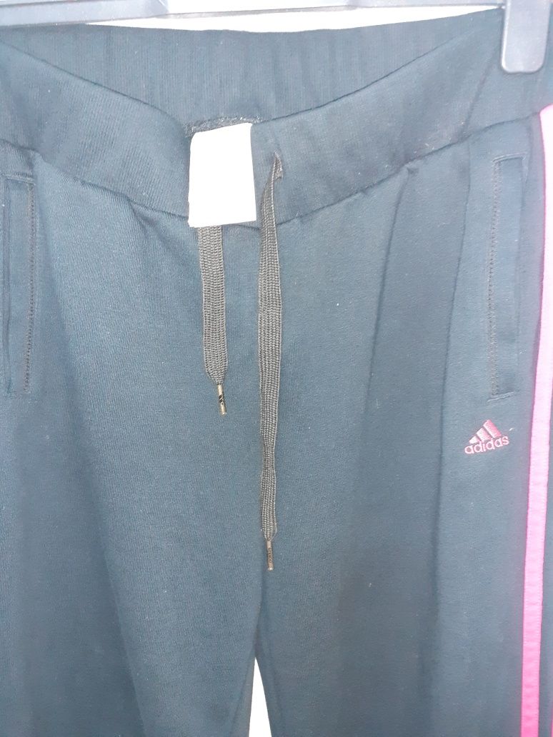 Pantaloni trenig marca adidas mărime M culoare albastru închis