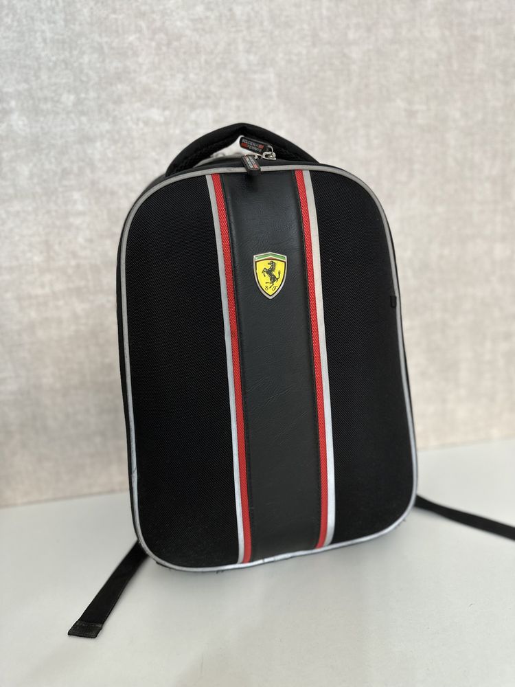 Продаю детский рюкзак Ferrari