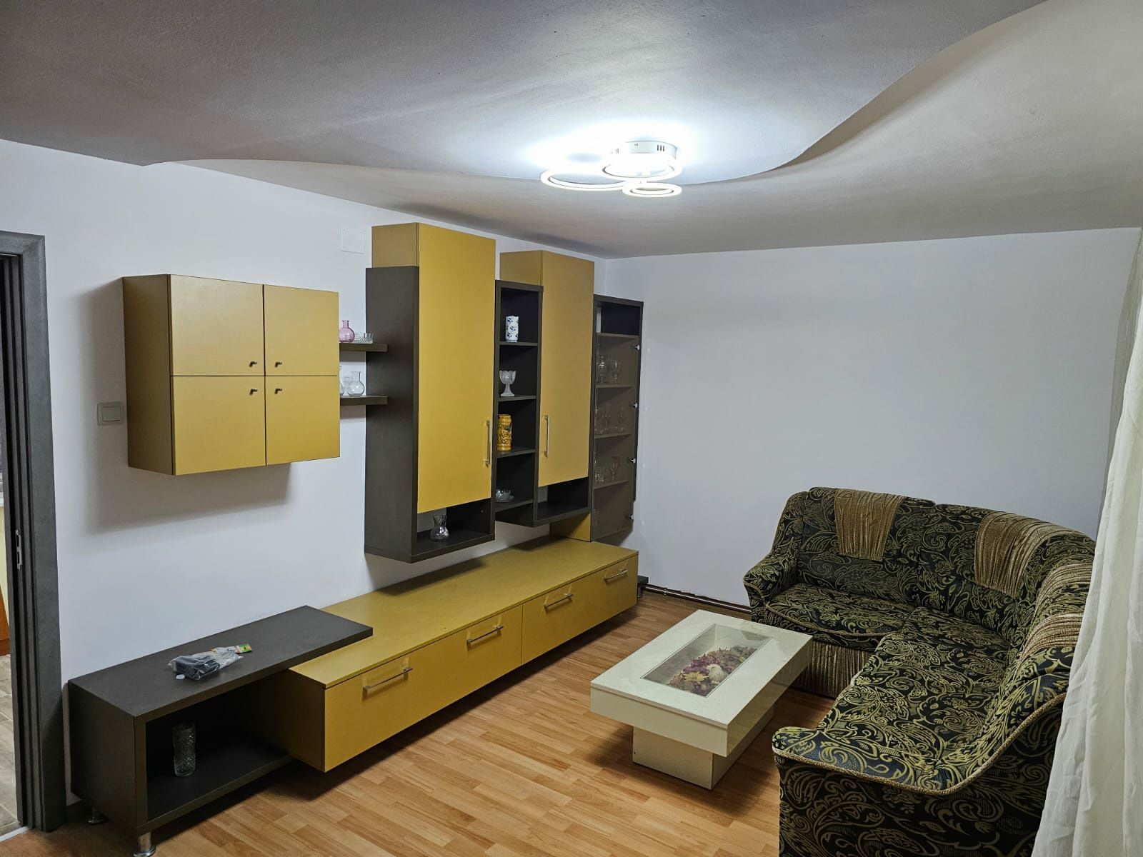 Închiriez apartament 2 camere