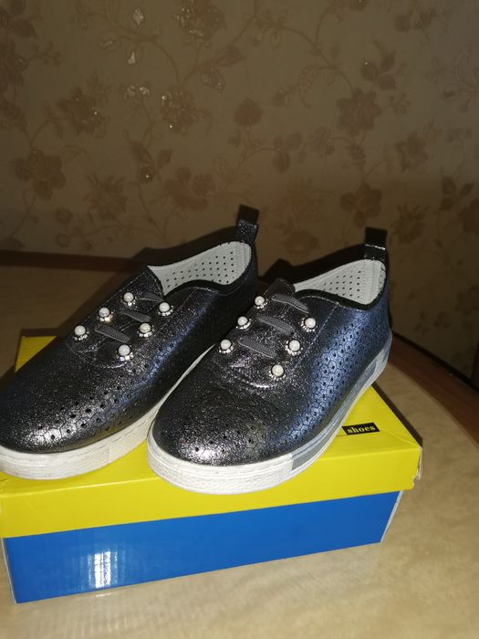 Обувь на сейчас, отличного качества, одели один раз