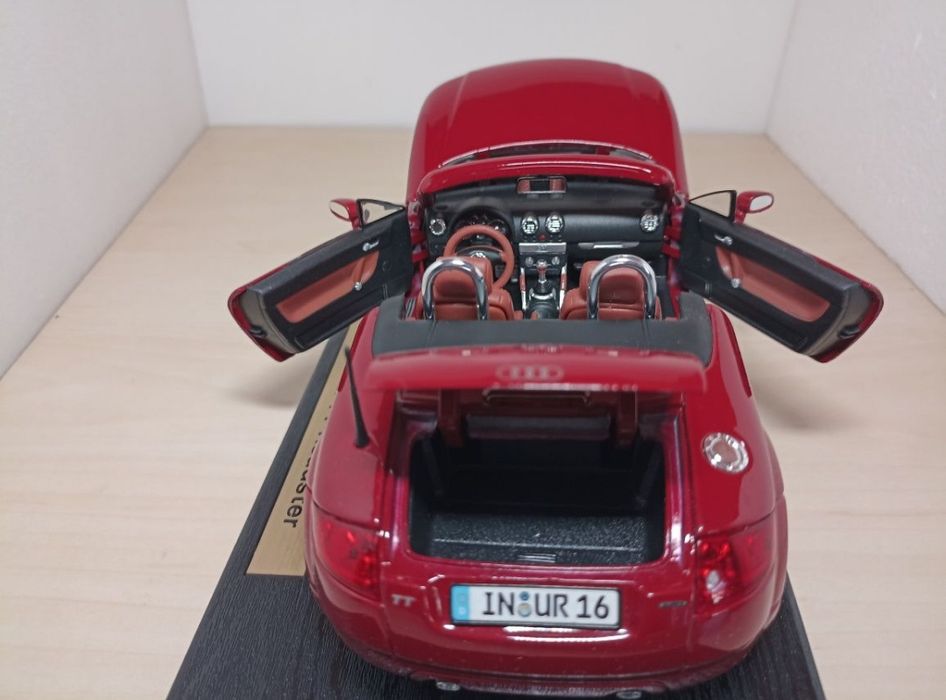 Audi TT maisto 1 18 
Scara 1:18
Maisto 

Fotografiile fac parte din de