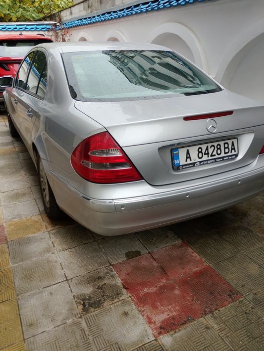 Mercedes E200 сив