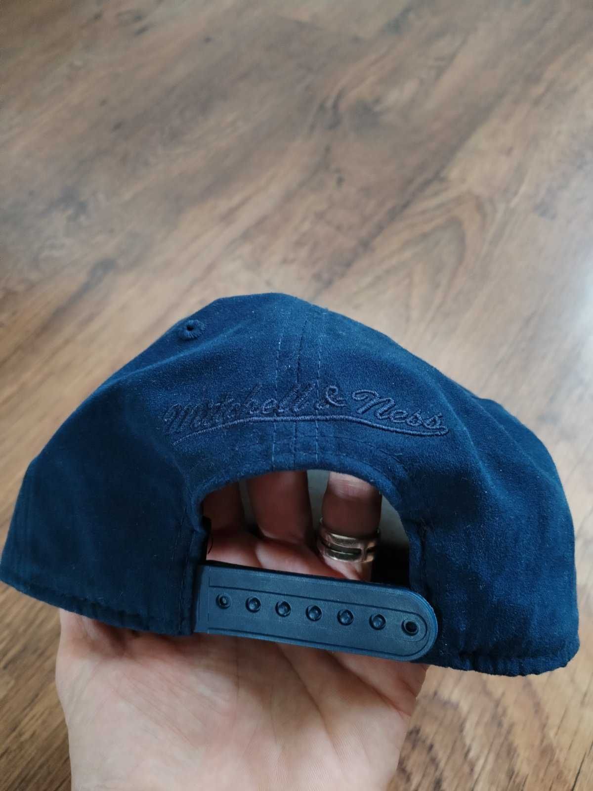 mitchell and ness - страхотна шапка