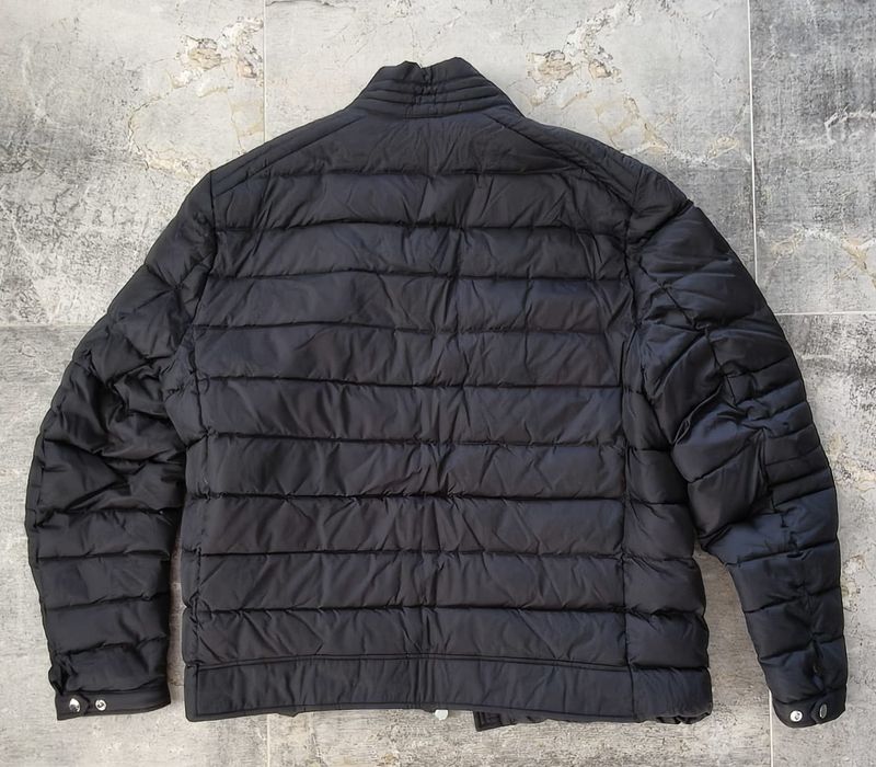 Vând geaca Moncler originala