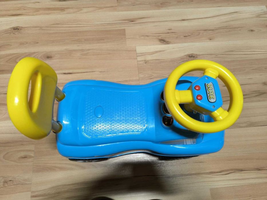 Къщичка, пързалка и кола за бутане