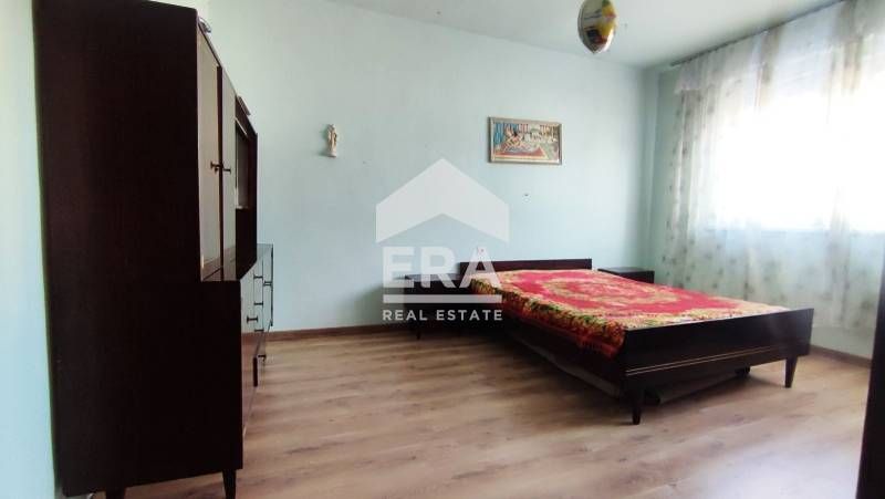 Тристаен апартамент в централната част на гр. Сандански