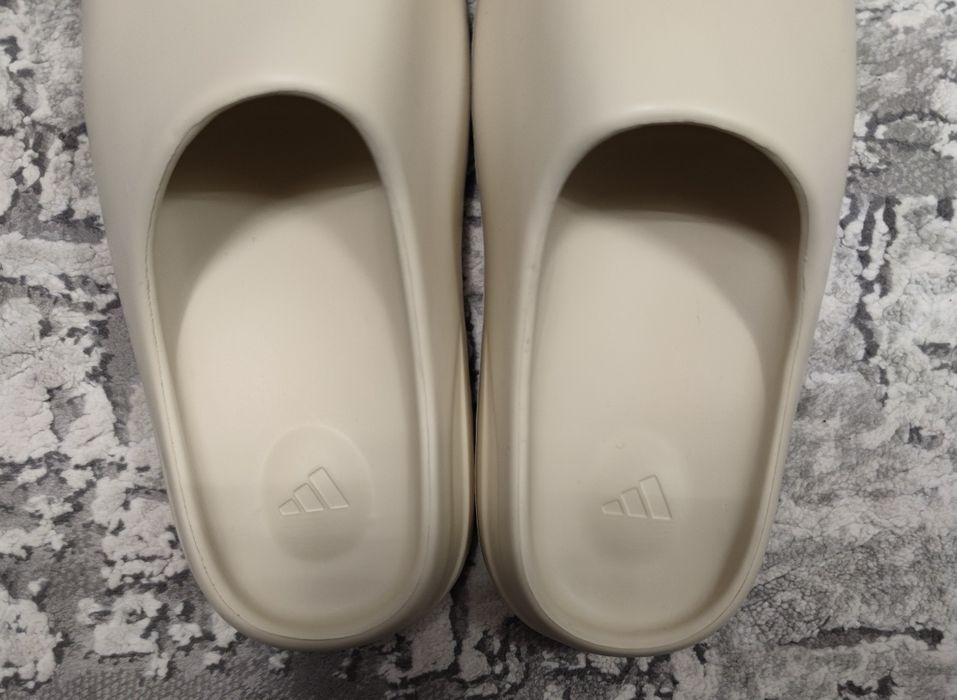 Yeezy Slides, 42 EUR