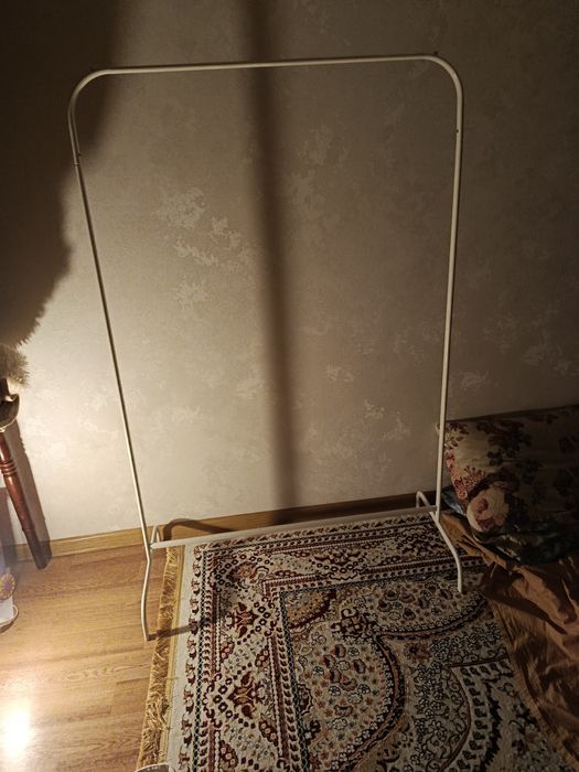 Продам вешалку стойка белого цвета