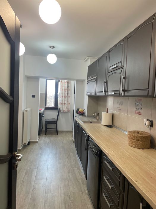 Apartament 4 camere de vanzare