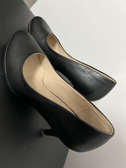 Pantofi cu toc negru