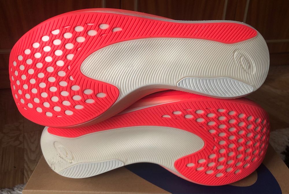 Продавам маратонки Асикс Metaspeed sky +