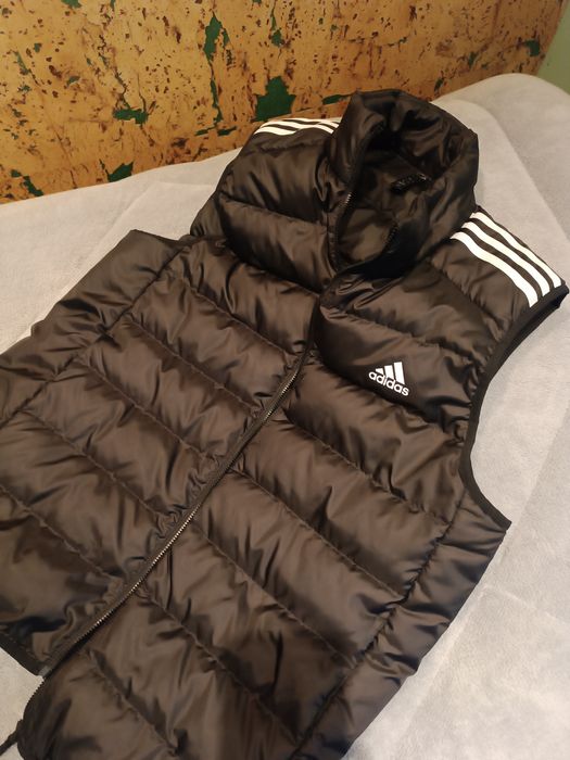 Оригинален елек Адидас от гъши пух.