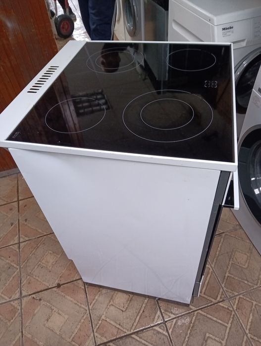 Свободно стояща печка с керамичен плот Gram 2 години гаранция!