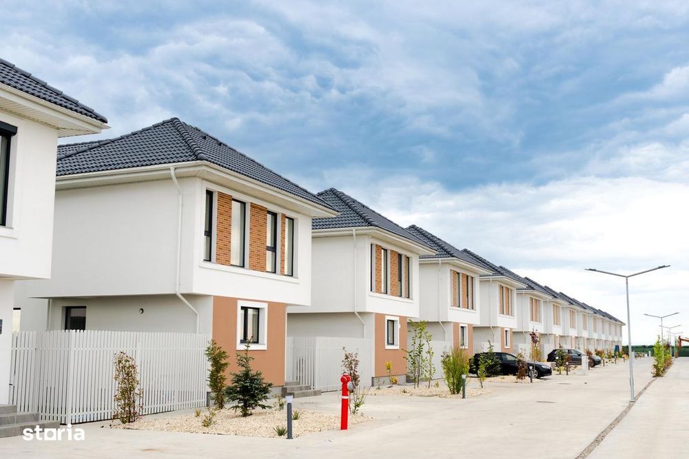 Vila etaj cu pod pentru depozitare . Complex cu parc si gradinita