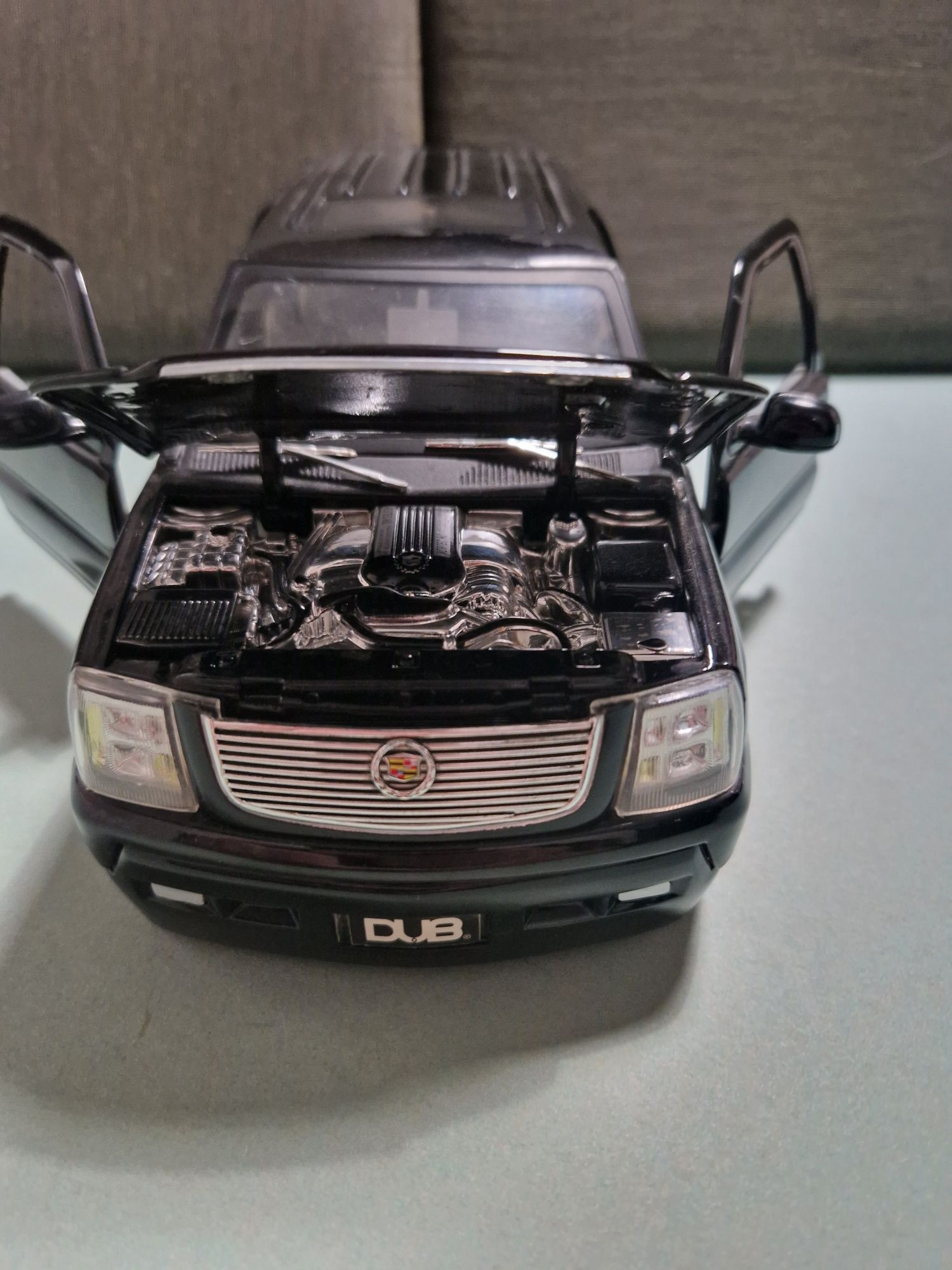 Jada Toys Cadillac Escalate scara 1/18