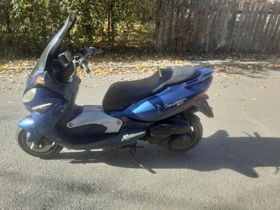 Vând scuter malaguti 250 2500 lei