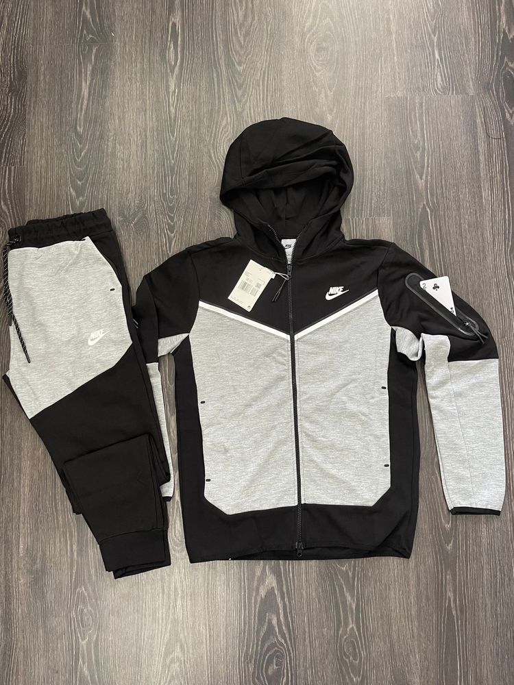 Trening Nike Tech Fleece Unisex | Model Top  Material Bumbac