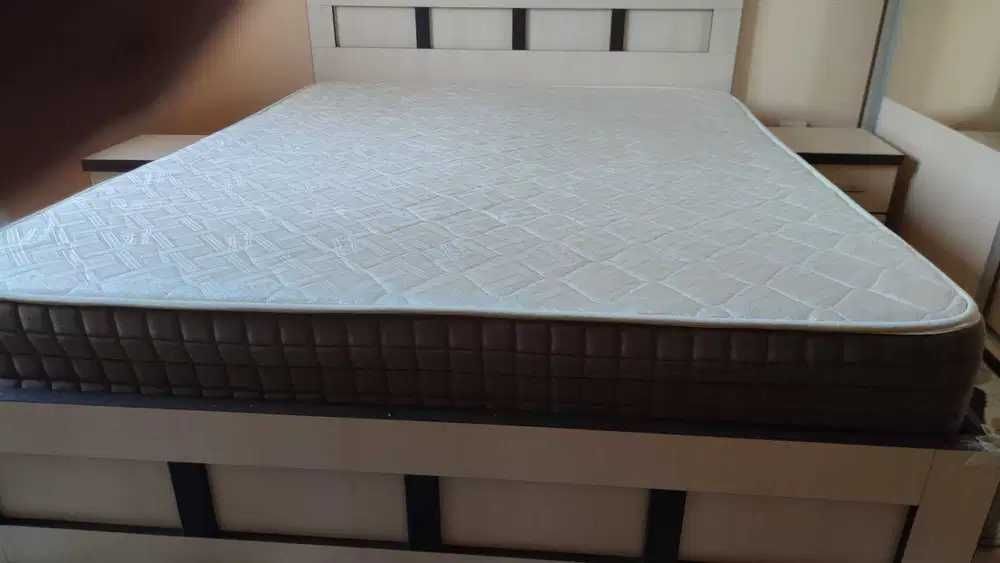 Pat/Cadru de pat cu sertare 160x200 +Saltea Superortopedica Lux Saltex