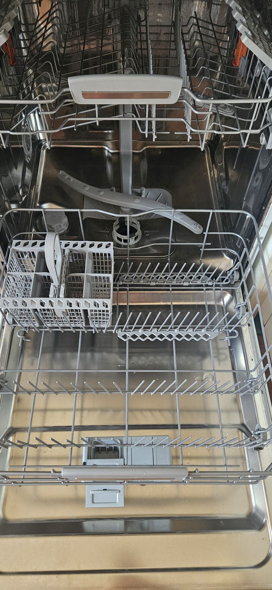 Съдомиялна Hotpoint Ariston