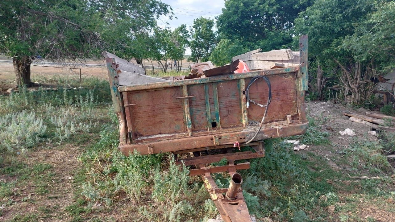 Продаётся одноосный прицеп, зиловский кузов. Цилиндр установлен.