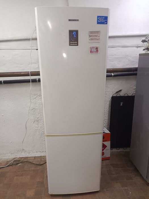 Продаётся холодильник Самсунг.Доставка бесплатно