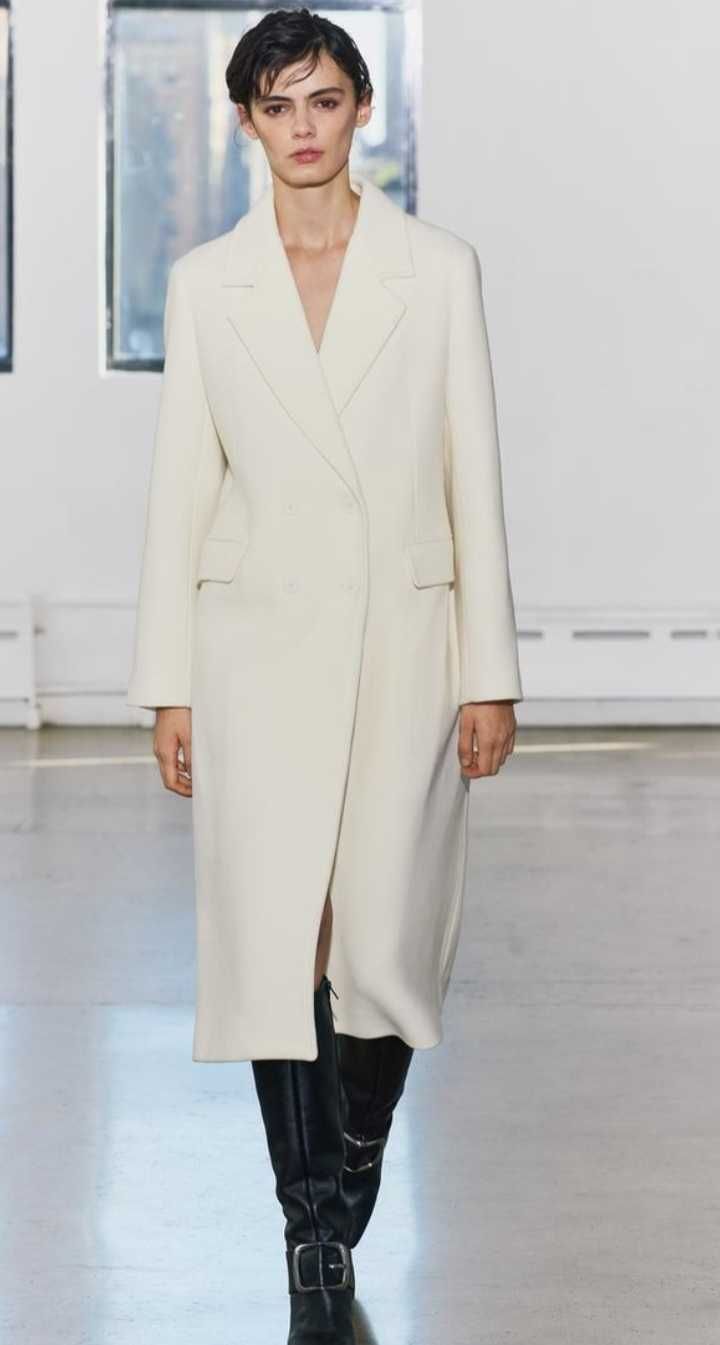 Бяло и черно палто от ZARA