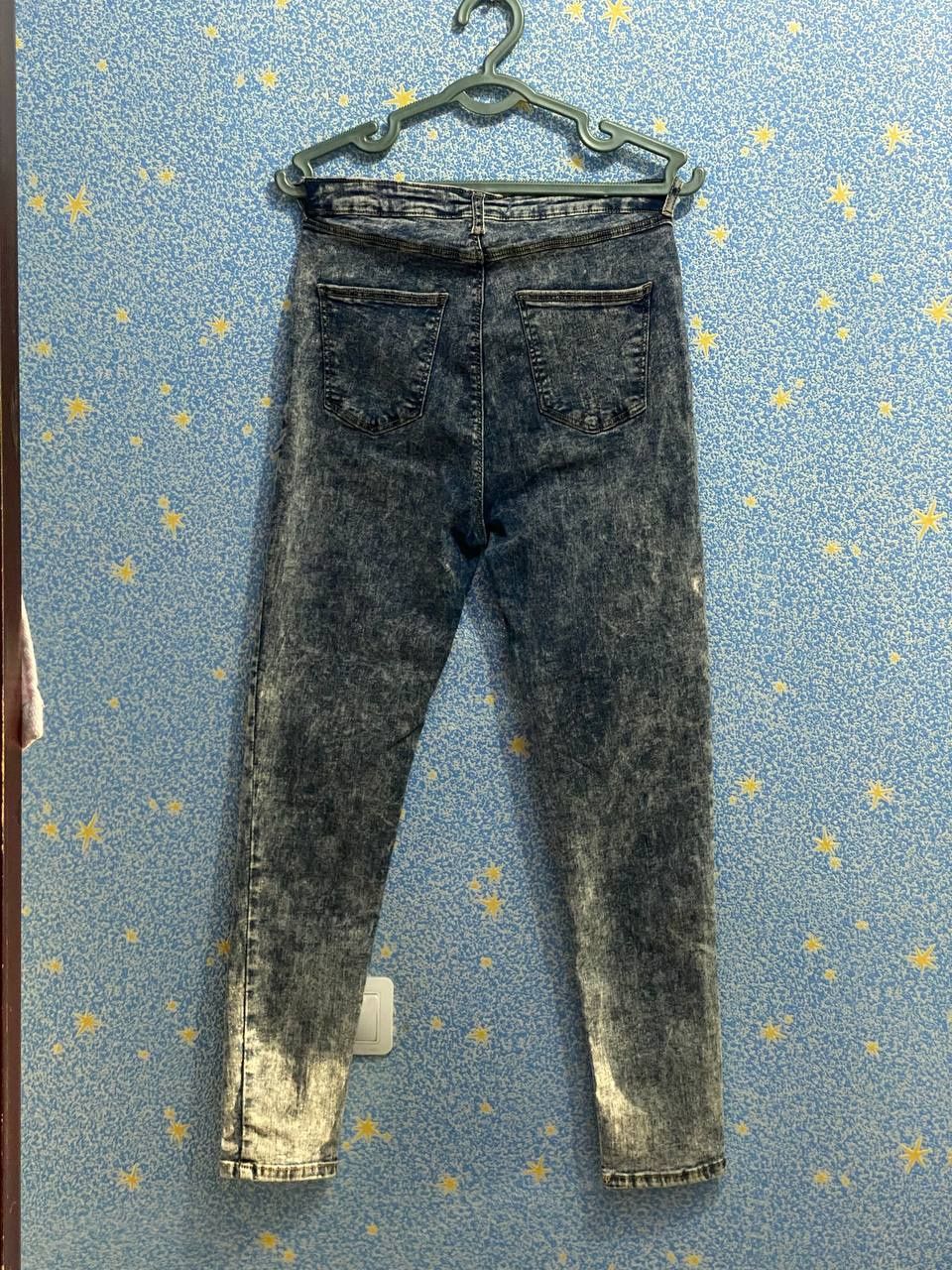 Продаются женские джинсы