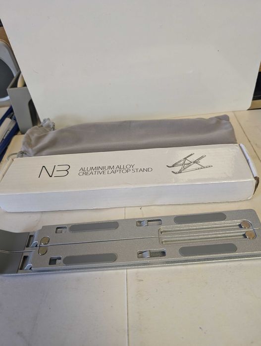 Универсална стойка за лаптоп